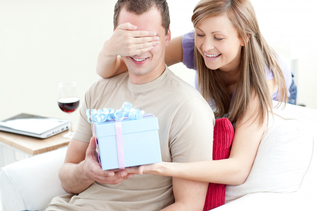 woman giving gift to her man